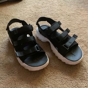 Fila Sandals some wear on ankle straps (see pictures)